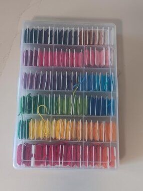 EMBROIDERY THREAD Color Cards With Storage Case‎ 120 Colors